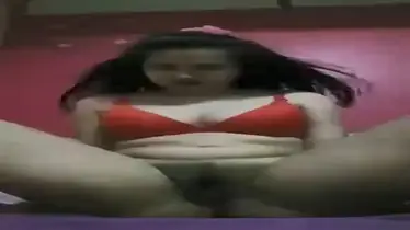 Pakai BH Merah Main Sendiri Sampai Kesetanan