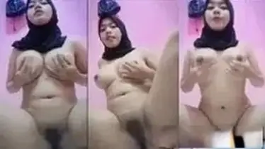Ukhti Jilbab Montok Nekat Lepas Baju Depan Kamera